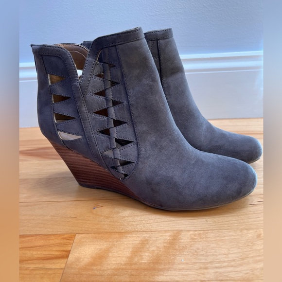 Report Footwear Shoes - Grey Wedge Ankle Booties Boots Size 10